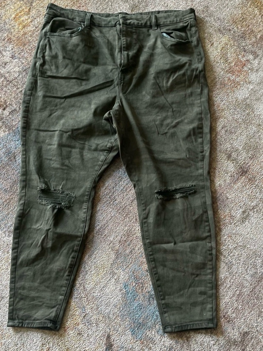 American Eagle Outfitters Camo Jeggings with Knee Distress 22 Short - Picture 10 of 10